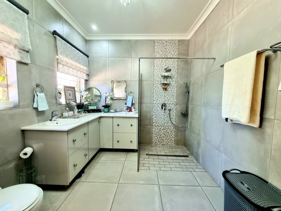 5 Bedroom Property for Sale in Monument Heights Northern Cape